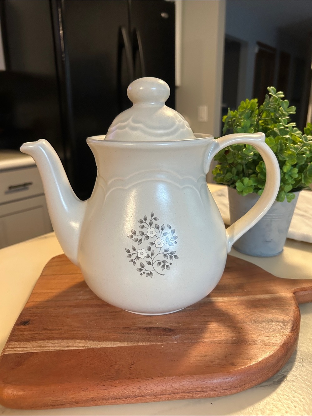 Vintage Pfaltzgraff 48oz Teapot Jug Server with Gray Floral Motif #490